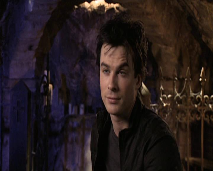 VampireDiariesWorld-dot-org_Seizoen2-DVDExtras-ThePerfectLoveTriangle-VampiresWerewolvesWitches0278.jpg