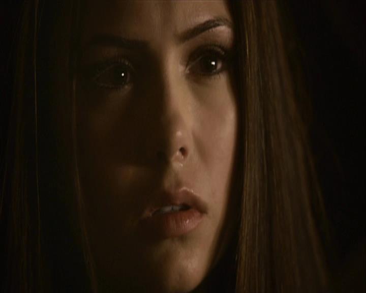 VampireDiariesWorld-dot-org_Seizoen2-DVDExtras-ThePerfectLoveTriangle-VampiresWerewolvesWitches0301.jpg