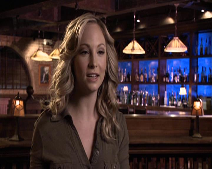 VampireDiariesWorld-dot-org_Seizoen2-DVDExtras-ThePerfectLoveTriangle-VampiresWerewolvesWitches0328.jpg VampireDiariesWorld-dot-org_Seizoen2-DVDExtras-ThePerfectLoveTriangle-VampiresWerewolvesWitches0328.jpg