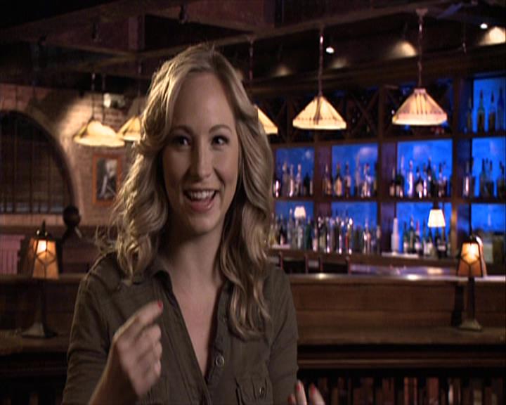 VampireDiariesWorld-dot-org_Seizoen2-DVDExtras-ThePerfectLoveTriangle-VampiresWerewolvesWitches0330.jpg VampireDiariesWorld-dot-org_Seizoen2-DVDExtras-ThePerfectLoveTriangle-VampiresWerewolvesWitches0330.jpg