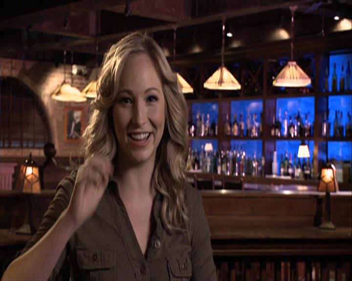 VampireDiariesWorld-dot-org_Seizoen2-DVDExtras-ThePerfectLoveTriangle-VampiresWerewolvesWitches0331.jpg
