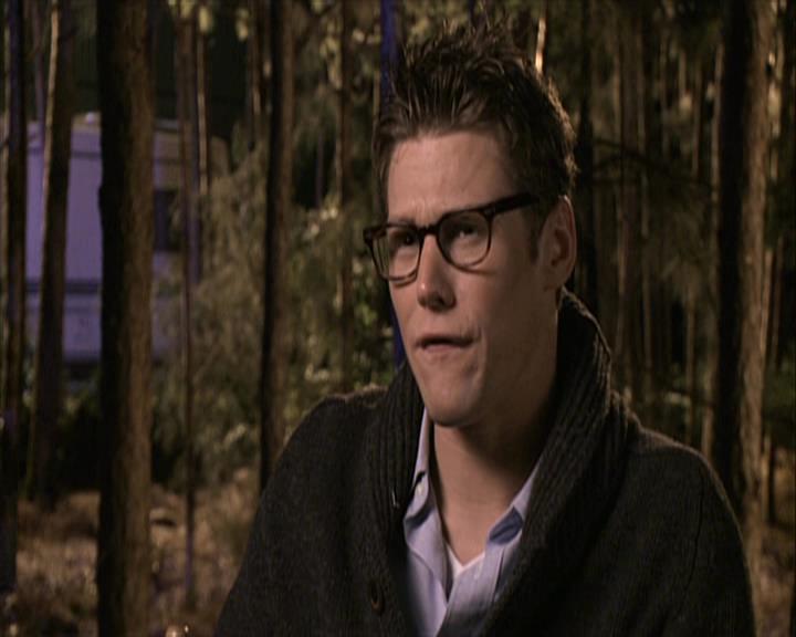 VampireDiariesWorld-dot-org_Seizoen2-DVDExtras-ThePerfectLoveTriangle-VampiresWerewolvesWitches0352.jpg