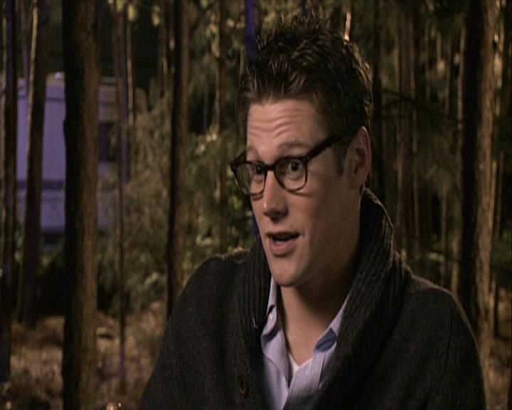 VampireDiariesWorld-dot-org_Seizoen2-DVDExtras-ThePerfectLoveTriangle-VampiresWerewolvesWitches0355.jpg