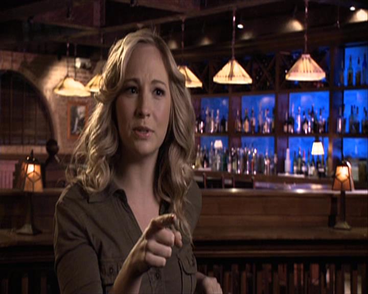 VampireDiariesWorld-dot-org_Seizoen2-DVDExtras-ThePerfectLoveTriangle-VampiresWerewolvesWitches0362.jpg