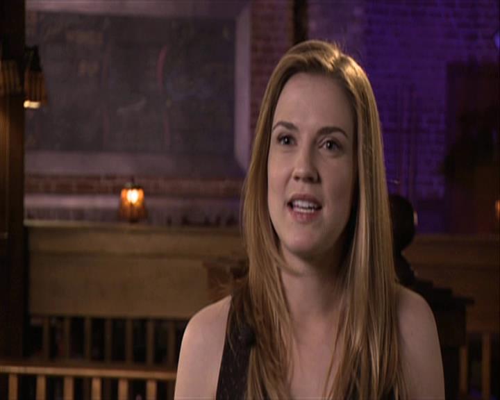VampireDiariesWorld-dot-org_Seizoen2-DVDExtras-ThePerfectLoveTriangle-VampiresWerewolvesWitches0371.jpg