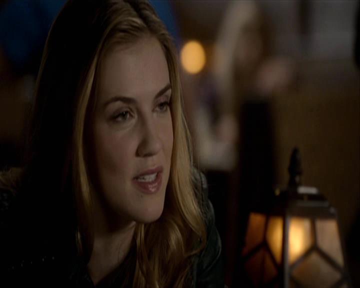 VampireDiariesWorld-dot-org_Seizoen2-DVDExtras-ThePerfectLoveTriangle-VampiresWerewolvesWitches0421.jpg