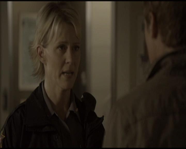 VampireDiariesWorld-dot-org_Seizoen2-DVDScenes-2x01TheReturn0025.jpg