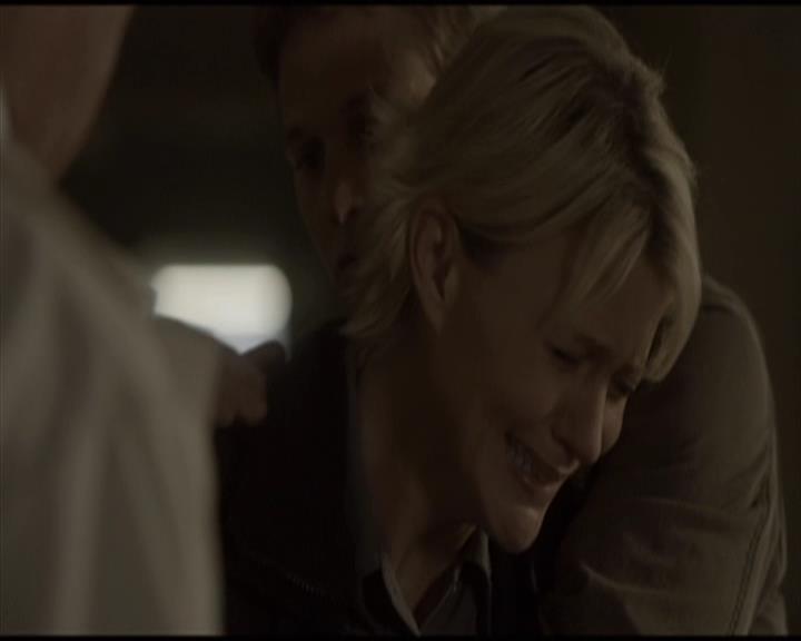 VampireDiariesWorld-dot-org_Seizoen2-DVDScenes-2x01TheReturn0048.jpg