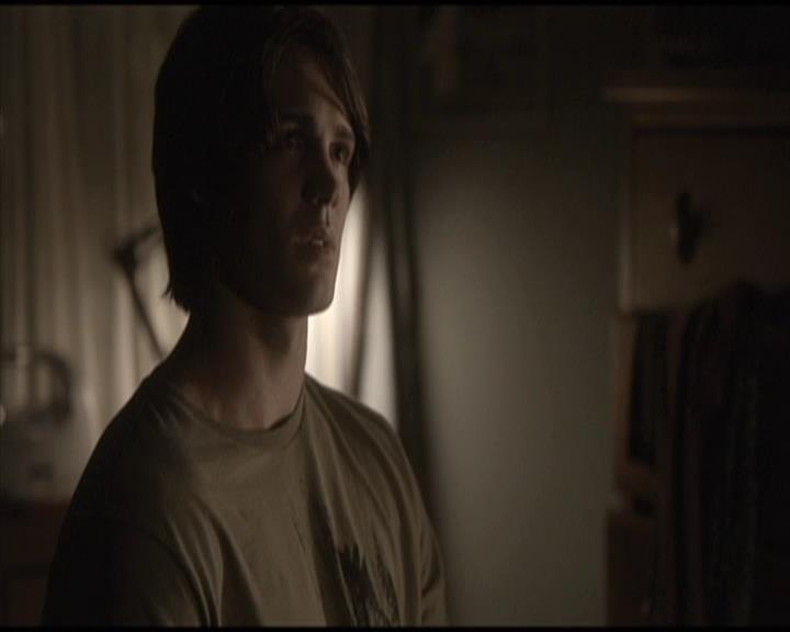 VampireDiariesWorld-dot-org_Seizoen2-DVDScenes-2x01TheReturn0075.jpg