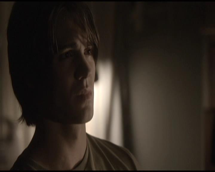 VampireDiariesWorld-dot-org_Seizoen2-DVDScenes-2x01TheReturn0101.jpg