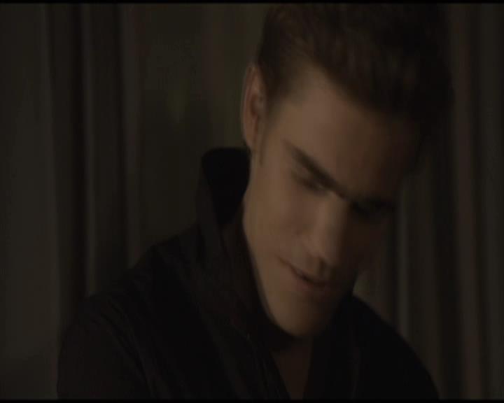 VampireDiariesWorld-dot-org_Seizoen2-DVDScenes-2x01TheReturn0128.jpg