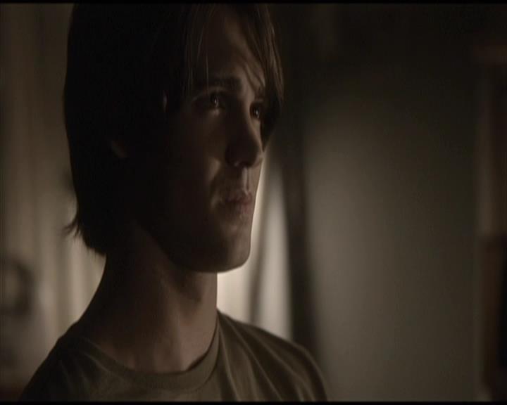 VampireDiariesWorld-dot-org_Seizoen2-DVDScenes-2x01TheReturn0130.jpg