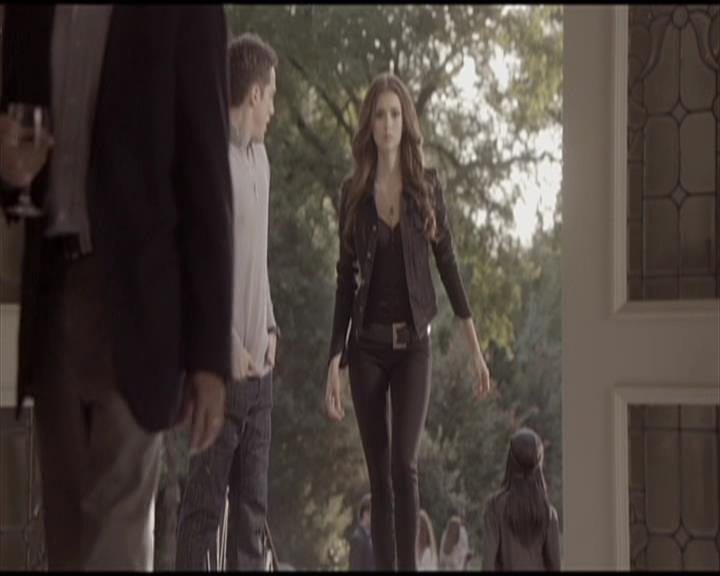 VampireDiariesWorld-dot-org_Seizoen2-DVDScenes-2x01TheReturn0186.jpg