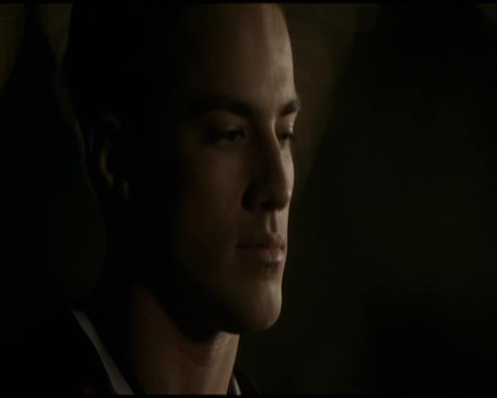 VampireDiariesWorld-dot-org_Seizoen2-DVDScenes-2x09Katerina0067.jpg