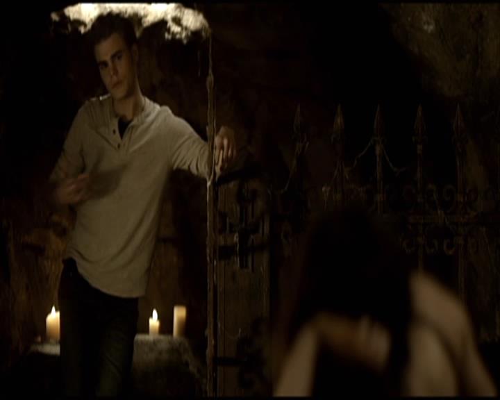 VampireDiariesWorld-dot-org_Seizoen2-DVDScenes-2x11ByTheLightOfTheMoon0074.jpg