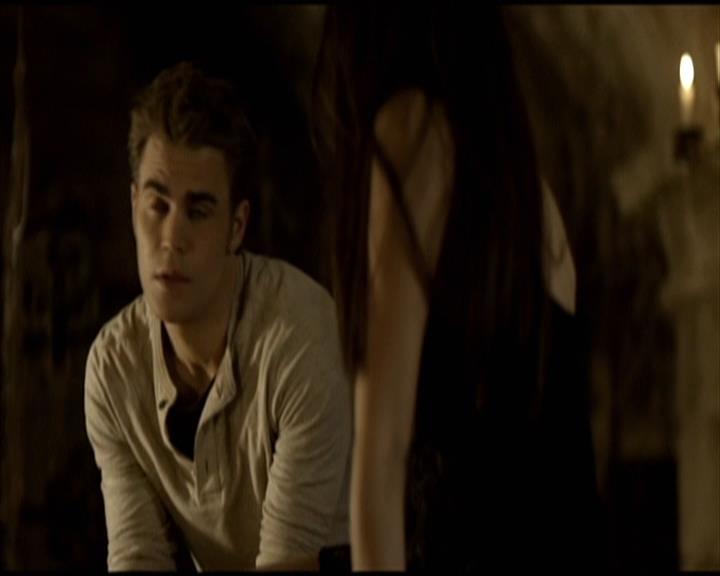 VampireDiariesWorld-dot-org_Seizoen2-DVDScenes-2x11ByTheLightOfTheMoon0087.jpg