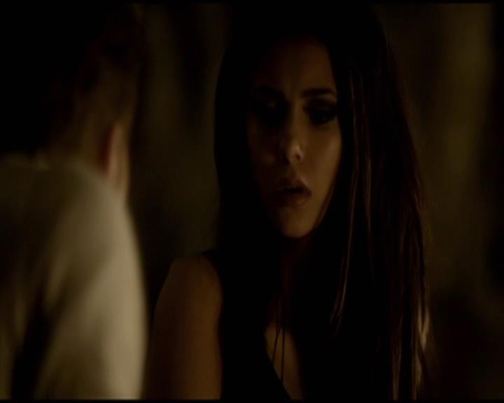 VampireDiariesWorld-dot-org_Seizoen2-DVDScenes-2x11ByTheLightOfTheMoon0088.jpg