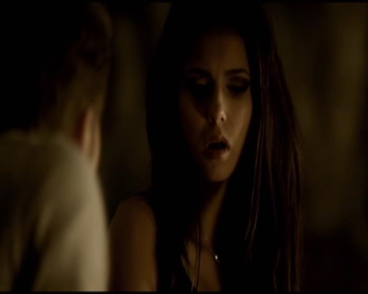 VampireDiariesWorld-dot-org_Seizoen2-DVDScenes-2x11ByTheLightOfTheMoon0089.jpg