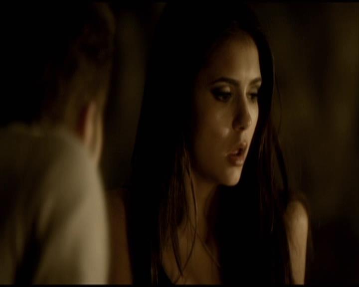 VampireDiariesWorld-dot-org_Seizoen2-DVDScenes-2x11ByTheLightOfTheMoon0090.jpg