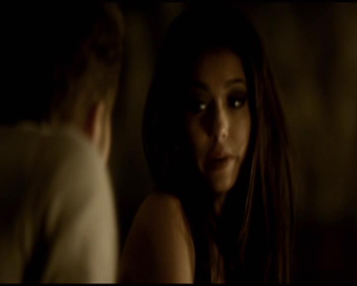 VampireDiariesWorld-dot-org_Seizoen2-DVDScenes-2x11ByTheLightOfTheMoon0091.jpg