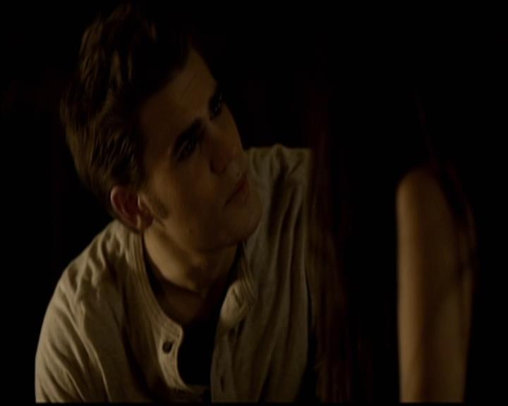 VampireDiariesWorld-dot-org_Seizoen2-DVDScenes-2x11ByTheLightOfTheMoon0092.jpg