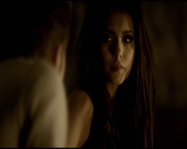 VampireDiariesWorld-dot-org_Seizoen2-DVDScenes-2x11ByTheLightOfTheMoon0093.jpg