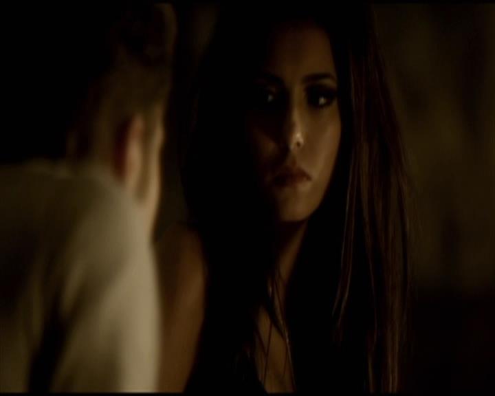 VampireDiariesWorld-dot-org_Seizoen2-DVDScenes-2x11ByTheLightOfTheMoon0094.jpg