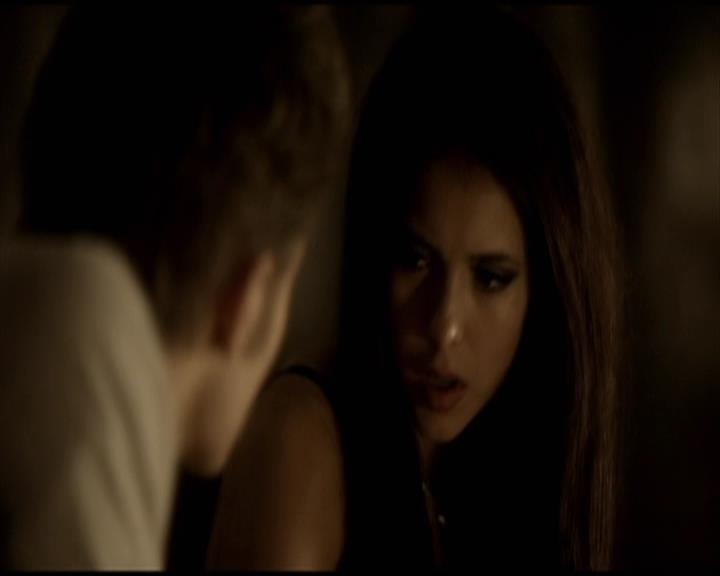 VampireDiariesWorld-dot-org_Seizoen2-DVDScenes-2x11ByTheLightOfTheMoon0101.jpg