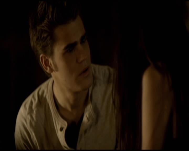 VampireDiariesWorld-dot-org_Seizoen2-DVDScenes-2x11ByTheLightOfTheMoon0103.jpg