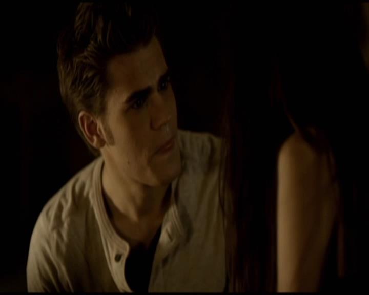 VampireDiariesWorld-dot-org_Seizoen2-DVDScenes-2x11ByTheLightOfTheMoon0104.jpg