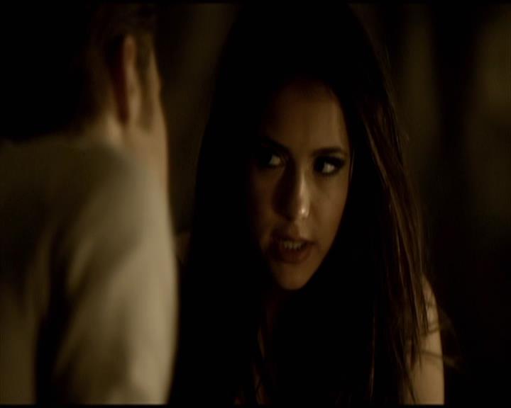 VampireDiariesWorld-dot-org_Seizoen2-DVDScenes-2x11ByTheLightOfTheMoon0108.jpg