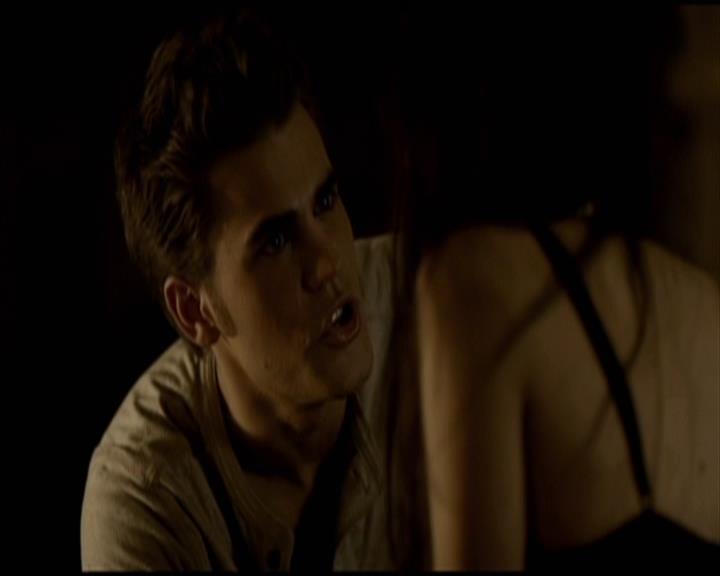 VampireDiariesWorld-dot-org_Seizoen2-DVDScenes-2x11ByTheLightOfTheMoon0112.jpg