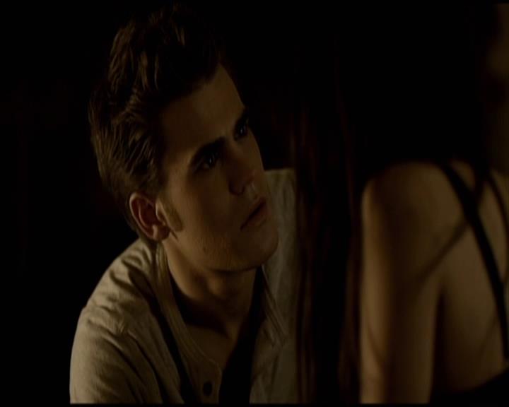 VampireDiariesWorld-dot-org_Seizoen2-DVDScenes-2x11ByTheLightOfTheMoon0115.jpg