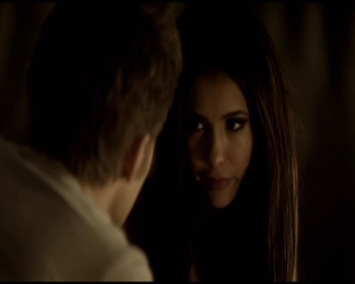 VampireDiariesWorld-dot-org_Seizoen2-DVDScenes-2x11ByTheLightOfTheMoon0117.jpg