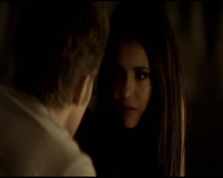 VampireDiariesWorld-dot-org_Seizoen2-DVDScenes-2x11ByTheLightOfTheMoon0119.jpg