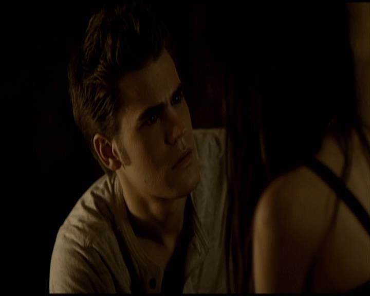 VampireDiariesWorld-dot-org_Seizoen2-DVDScenes-2x11ByTheLightOfTheMoon0133.jpg