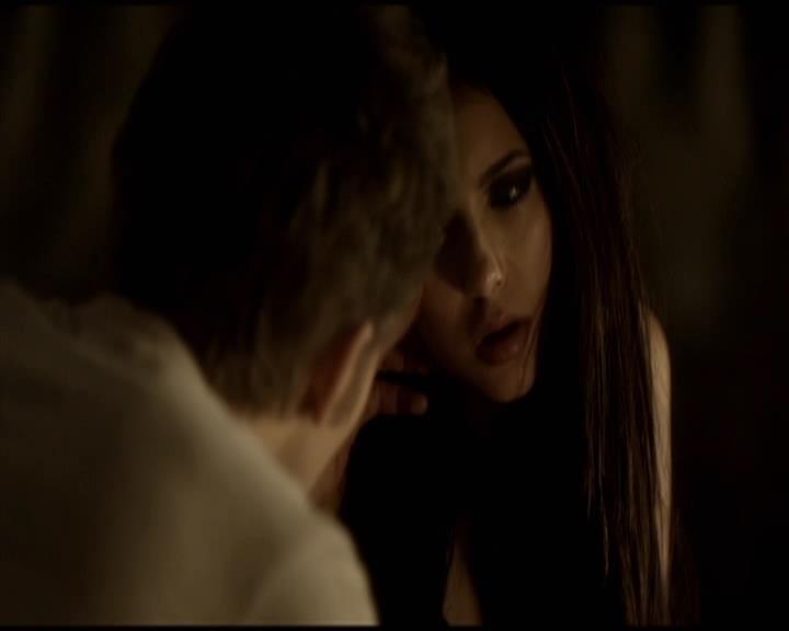 VampireDiariesWorld-dot-org_Seizoen2-DVDScenes-2x11ByTheLightOfTheMoon0141.jpg