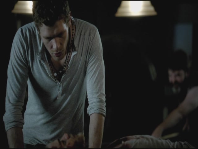 VampireDiariesWorld-dot-org-TVD_3x01TheBirthday1921.jpg