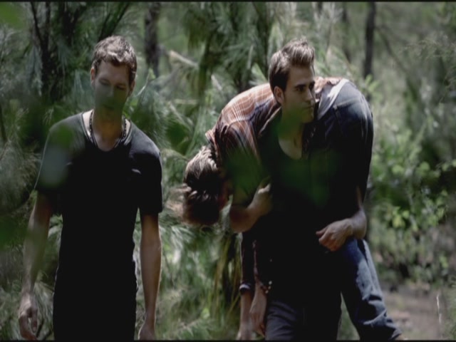 VampireDiariesWorld-dot-org-TVD_3x02TheHybrid2407.jpg