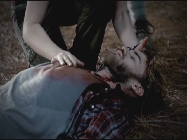 VampireDiariesWorld-dot-org-TVD_3x02TheHybrid2436.jpg
