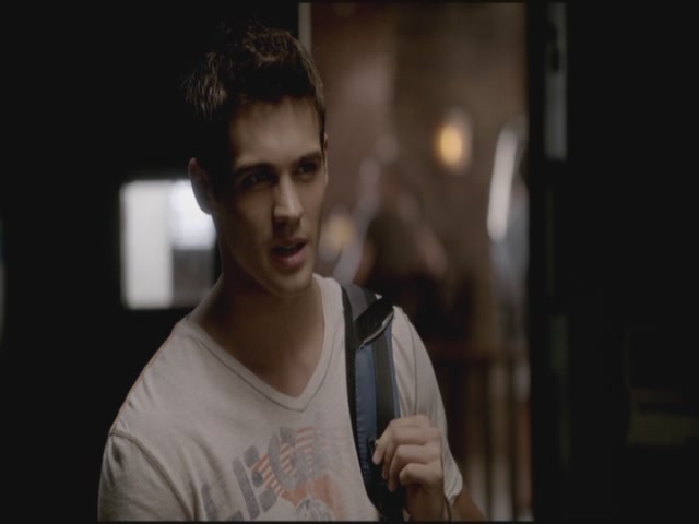 VampireDiariesWorld-dot-org-TVD_3x02TheHybrid2568.jpg