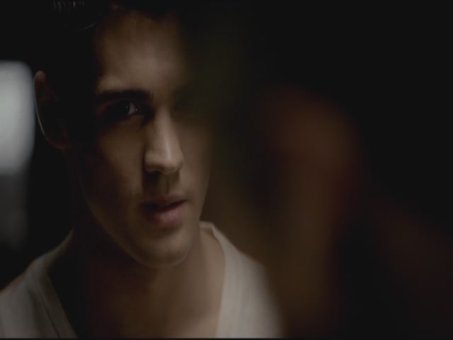 VampireDiariesWorld-dot-org-TVD_3x02TheHybrid2606.jpg