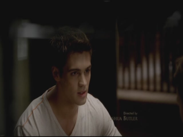 VampireDiariesWorld-dot-org-TVD_3x02TheHybrid2621.jpg