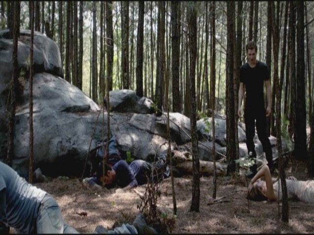 VampireDiariesWorld-dot-org-TVD_3x02TheHybrid3274.jpg