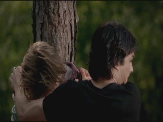 VampireDiariesWorld-dot-org-TVD_3x02TheHybrid3543.jpg