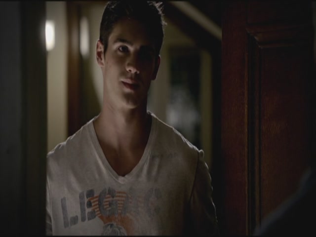 VampireDiariesWorld-dot-org-TVD_3x02TheHybrid3893.jpg