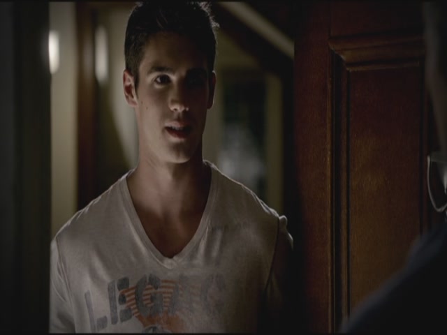 VampireDiariesWorld-dot-org-TVD_3x02TheHybrid3896.jpg