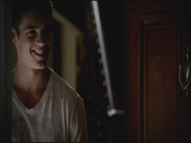 VampireDiariesWorld-dot-org-TVD_3x02TheHybrid3900.jpg