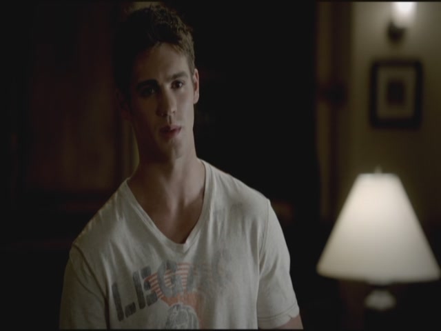 VampireDiariesWorld-dot-org-TVD_3x02TheHybrid3944.jpg