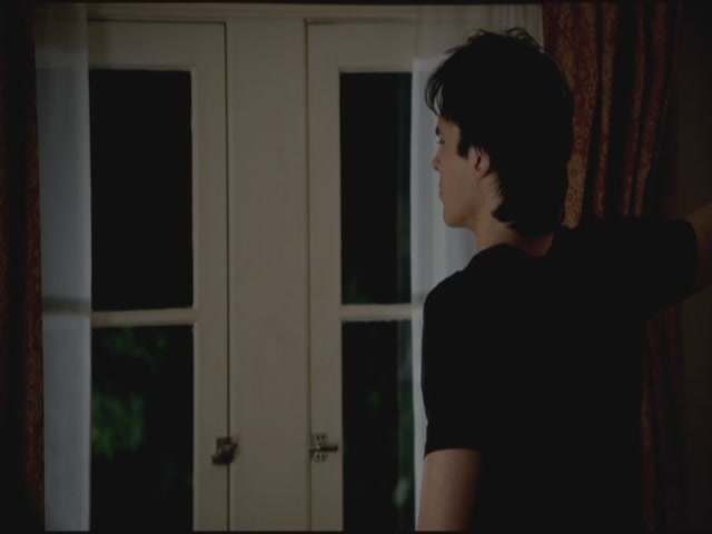 VampireDiariesWorld-dot-org-TVD_3x02TheHybrid4216.jpg